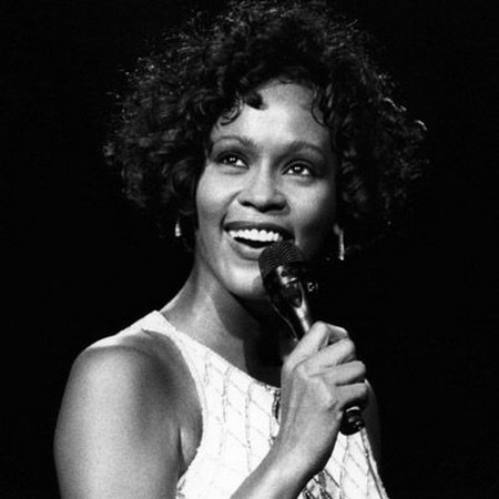 Penyebab Kematian Whitney Houston Masih Belum Diketahui